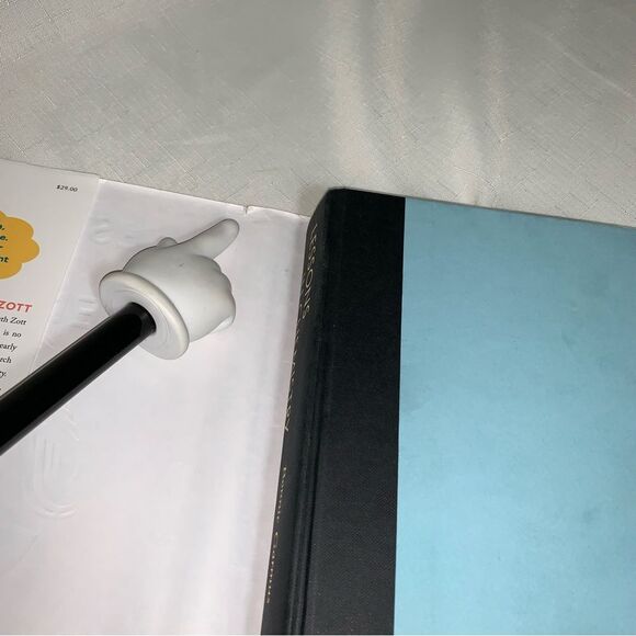 Lessons in Chemistry Book Bonnie Garmus Novel Best Seller Apple TV Show Reading - Picture 12 of 13